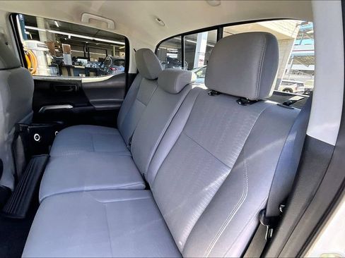 Used 2018 Toyota Tacoma SR5 RWD image 15