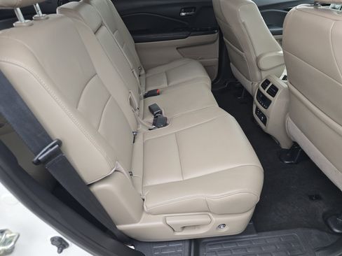 Used 2018 Honda Pilot Touring image 18