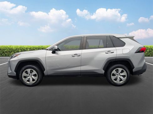 Used 2022 Toyota RAV4 LE FWD image 8
