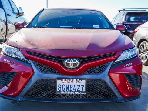 Used 2019 Toyota Camry SE image 2