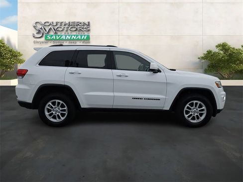 Used 2019 Jeep Grand Cherokee Laredo image 6