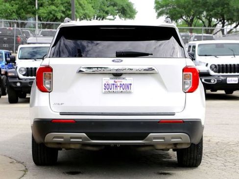 Used 2024 Ford Explorer XLT w/ Equipment Group 202A image 6