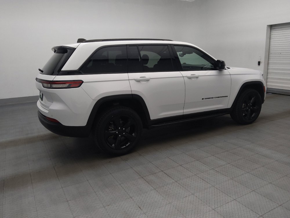 Used 2023 Jeep Grand Cherokee Altitude AWD/4WD image 10