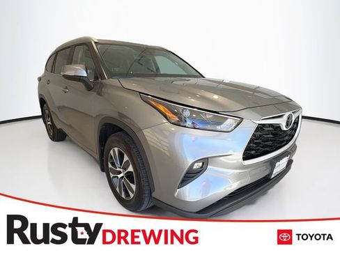 Certified 2026 Toyota Highlander XLE AWD/4WD image 1