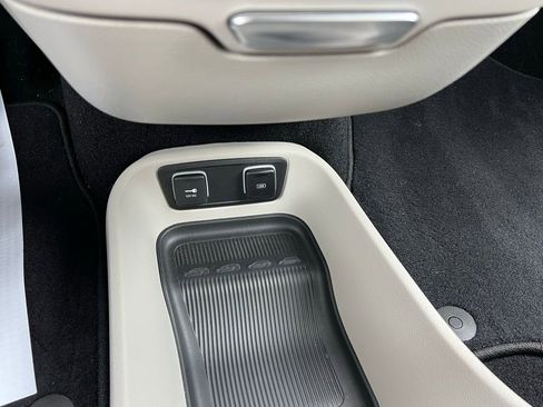 Used 2020 Chrysler Pacifica Touring w/ Tire & Wheel Group FWD image 37