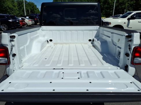 Used 2022 Jeep Gladiator Sport AWD/4WD image 9