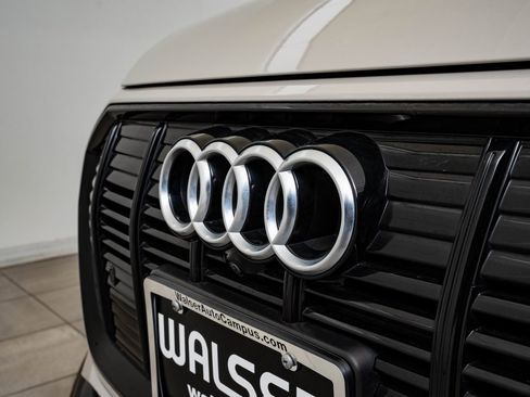 Used 2021 Audi e-tron Prestige w/ Prestige Package image 3