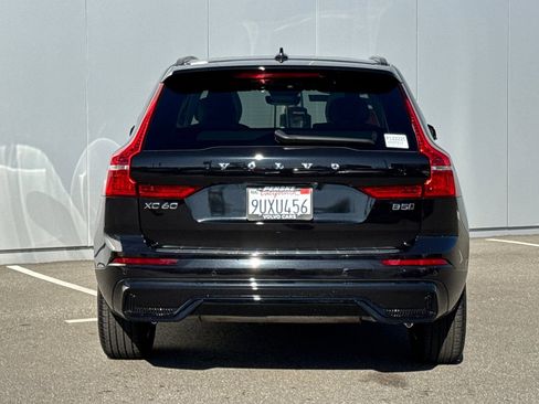 Certified 2025 Volvo XC60 B5 Core w/ Protection Package Premier image 4
