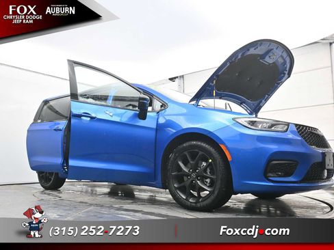 New 2026 Chrysler Pacifica Select w/ S Appearance Package image 31