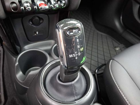 Used 2023 MINI Cooper 4-Door Hardtop w/ Multitone Edition image 16