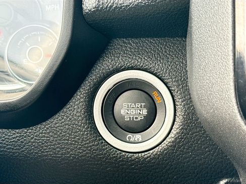 Used 2023 RAM 1500 Big Horn AWD/4WD image 32