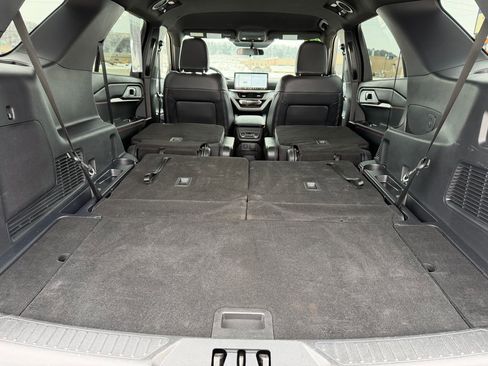 Used 2025 Ford Explorer ST-Line image 11