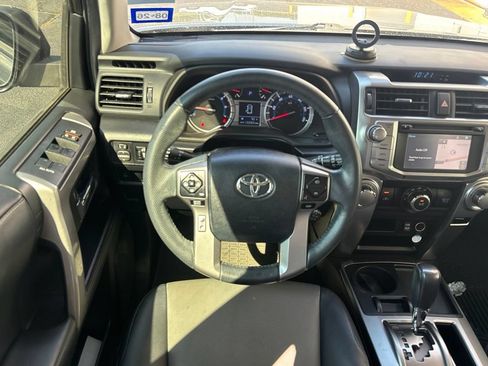 Used 2017 Toyota 4Runner SR5 Premium RWD image 2