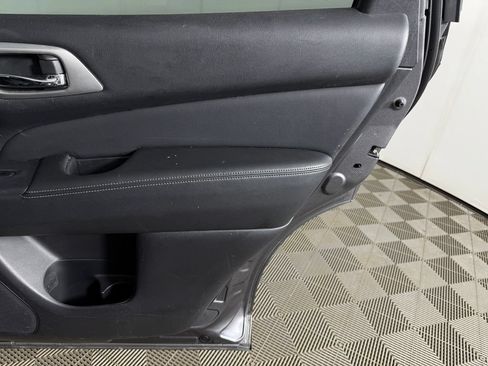 Used 2019 Nissan Pathfinder SV AWD/4WD image 22