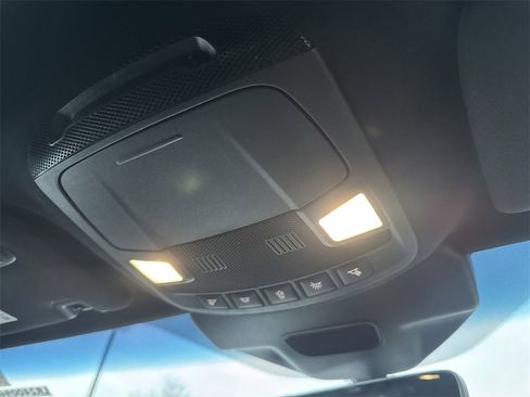 Used 2019 Lincoln Nautilus Select image 17