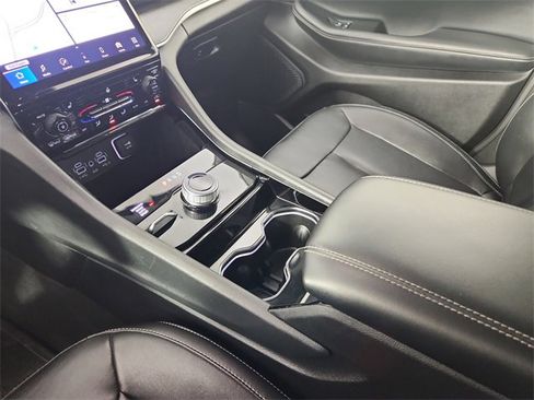 Used 2023 Jeep Grand Cherokee Limited w/ Black Appearance Package image 25