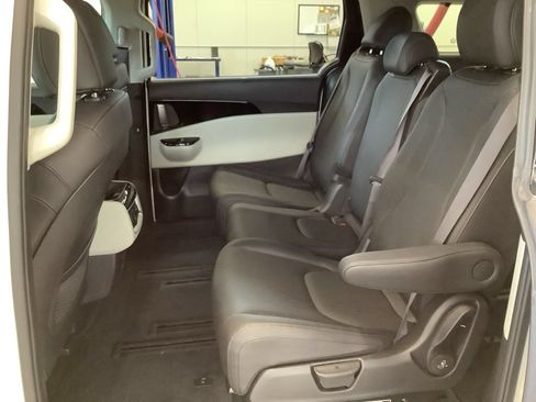 Certified 2024 Kia Carnival SX FWD image 17