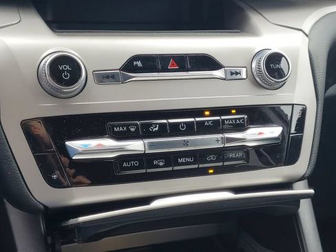 Used 2023 Ford Explorer XLT w/ Equipment Group 202A AWD/4WD image 27