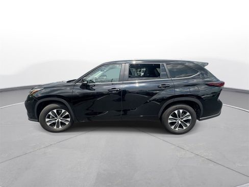 Used 2025 Toyota Highlander XLE FWD image 9