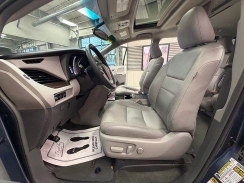 Used 2016 Toyota Sienna XLE Premium image 58