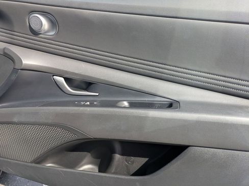 Used 2025 Hyundai Elantra Limited FWD image 30