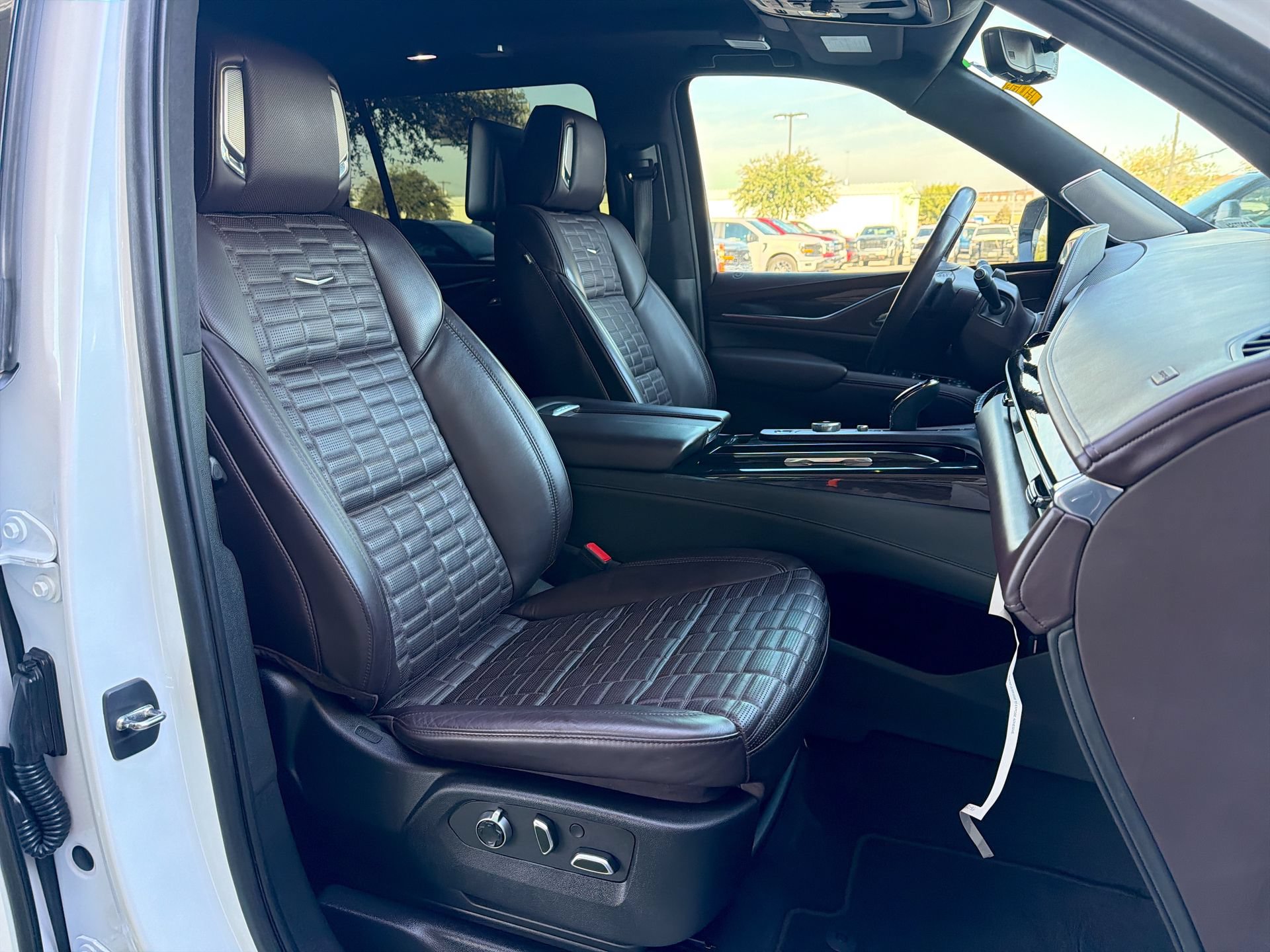 Used 2023 Cadillac Escalade ESV Sport Platinum w/ LPO, Floor Liner Package AWD/4WD image 25