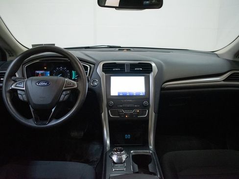 Used 2020 Ford Fusion SE FWD image 11