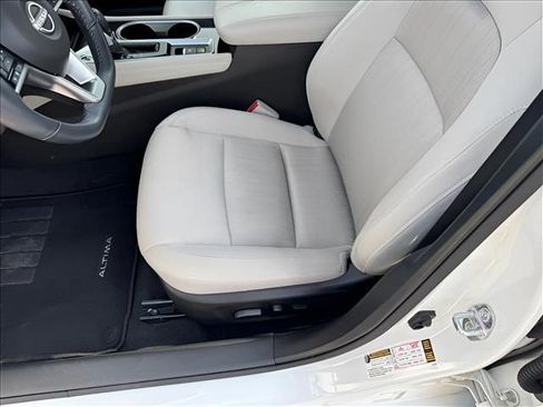 Used 2023 Nissan Altima 2.5 SV w/ SV Premium Package FWD image 7