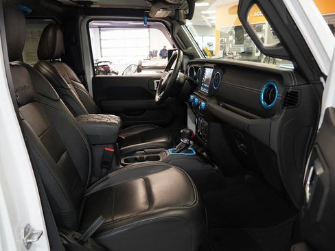 Used 2023 Jeep Wrangler Unlimited Sahara w/ Cold Weather Group image 32