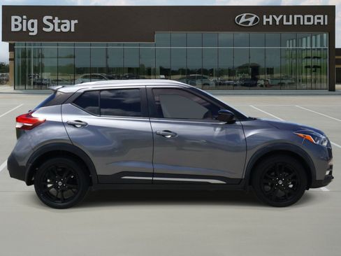 Used 2020 Nissan Kicks SR w/ SR Premium Package FWD image 5
