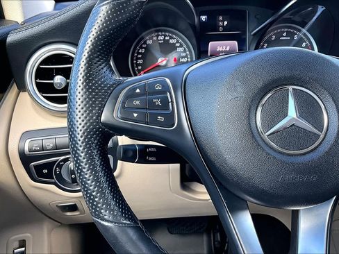Used 2019 Mercedes-Benz GLC 300 4MATIC image 24