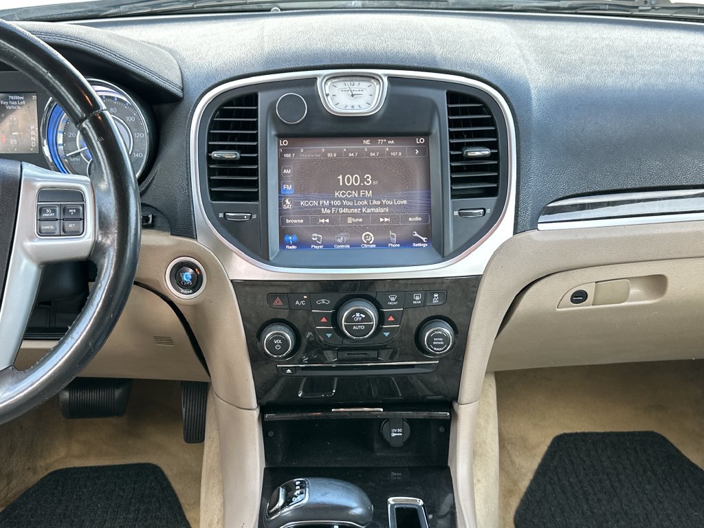 Used 2013 Chrysler 300 RWD image 16
