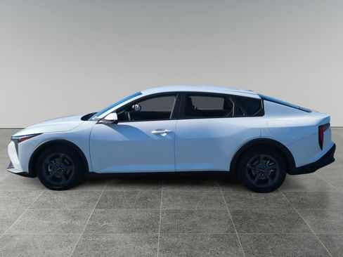 Used 2025 Kia K4 LXS image 2