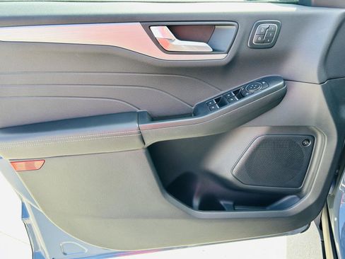 Used 2025 Ford Escape PHEV w/ PHEV Premium Package image 17