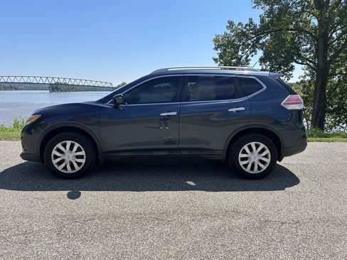 Used 2016 Nissan Rogue S w/ S Family Package AWD/4WD image 2