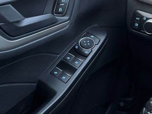 Certified 2022 Ford Escape SE w/ SE Sport Appearance Package image 31