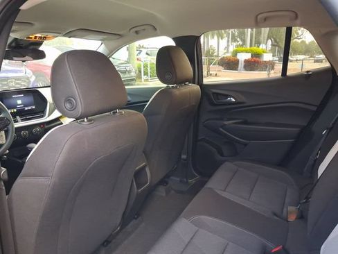 Used 2026 Chevrolet Trax LS w/ LS Convenience Package FWD image 5
