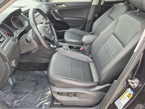 Used 2019 Volkswagen Tiguan SE w/ Panoramic Sunroof Package AWD/4WD image 11