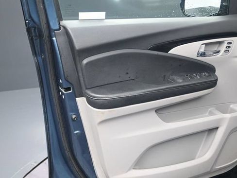 Used 2017 Honda Pilot Touring image 14