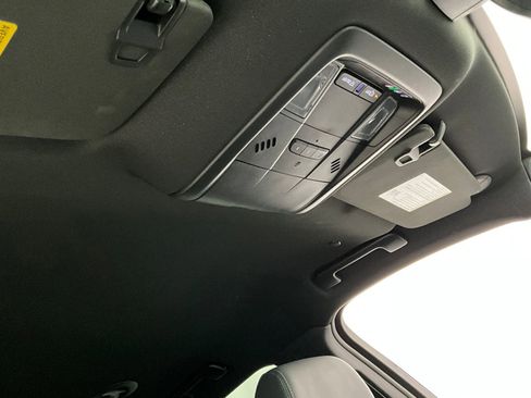 Used 2023 Buick Enclave Essence image 22