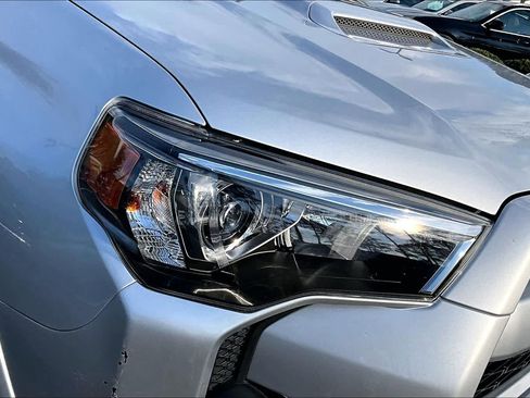 Certified 2022 Toyota 4Runner TRD Off-Road Premium w/ Moonroof Package AWD/4WD image 28