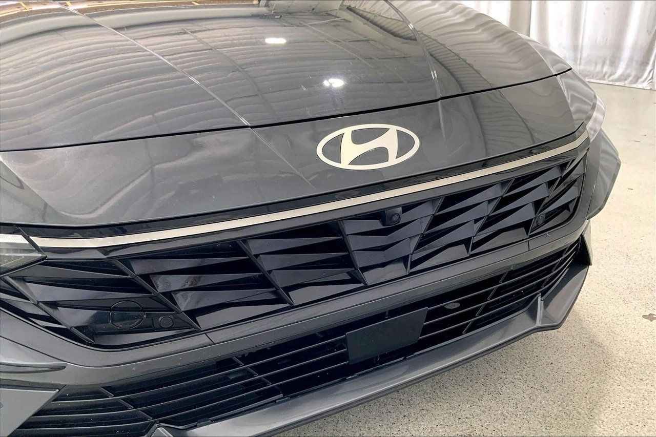 Used 2024 Hyundai Elantra Limited FWD image 30