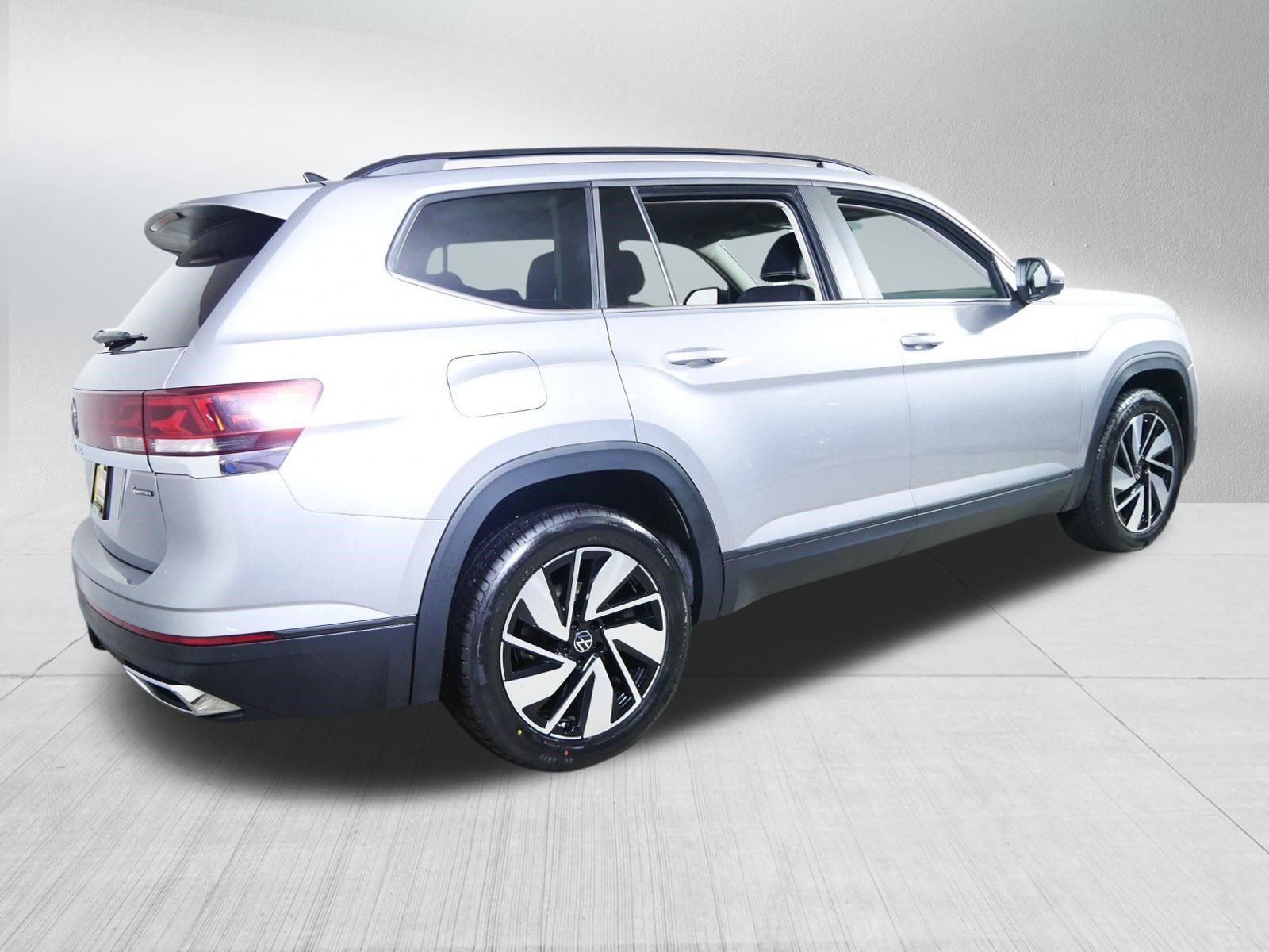 Used 2024 Volkswagen Atlas SE AWD/4WD image 7