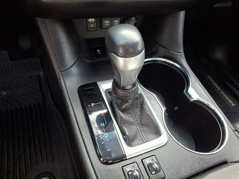 Used 2019 Toyota Highlander XLE image 22