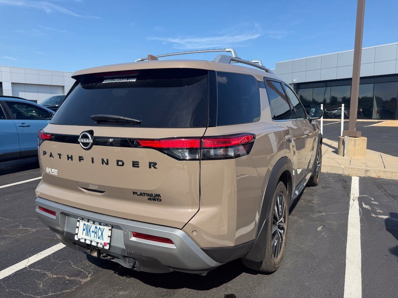 Used 2025 Nissan Pathfinder Platinum AWD/4WD image 5