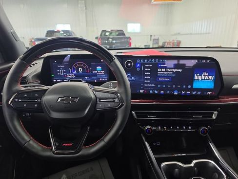 Used 2025 Chevrolet Traverse RS AWD/4WD image 10