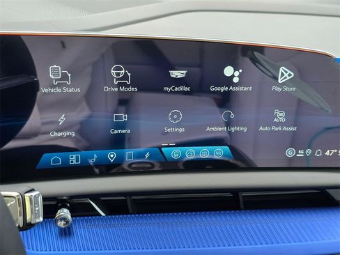 New 2026 Cadillac Optiq Luxury 1 image 27