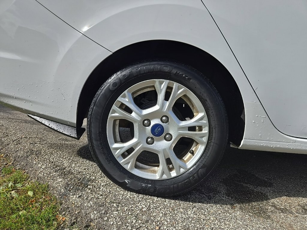 Used 2016 Ford Fiesta SE FWD image 13