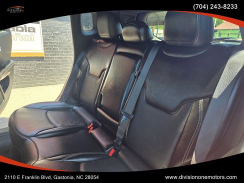 Used 2021 Jeep Compass Latitude FWD image 8