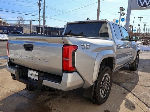 Used 2024 Toyota Tacoma TRD Sport image 5